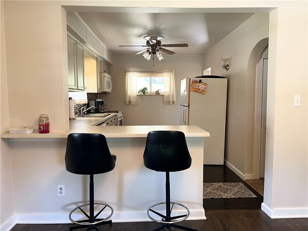 Counter area seperating dining room and kitchen.