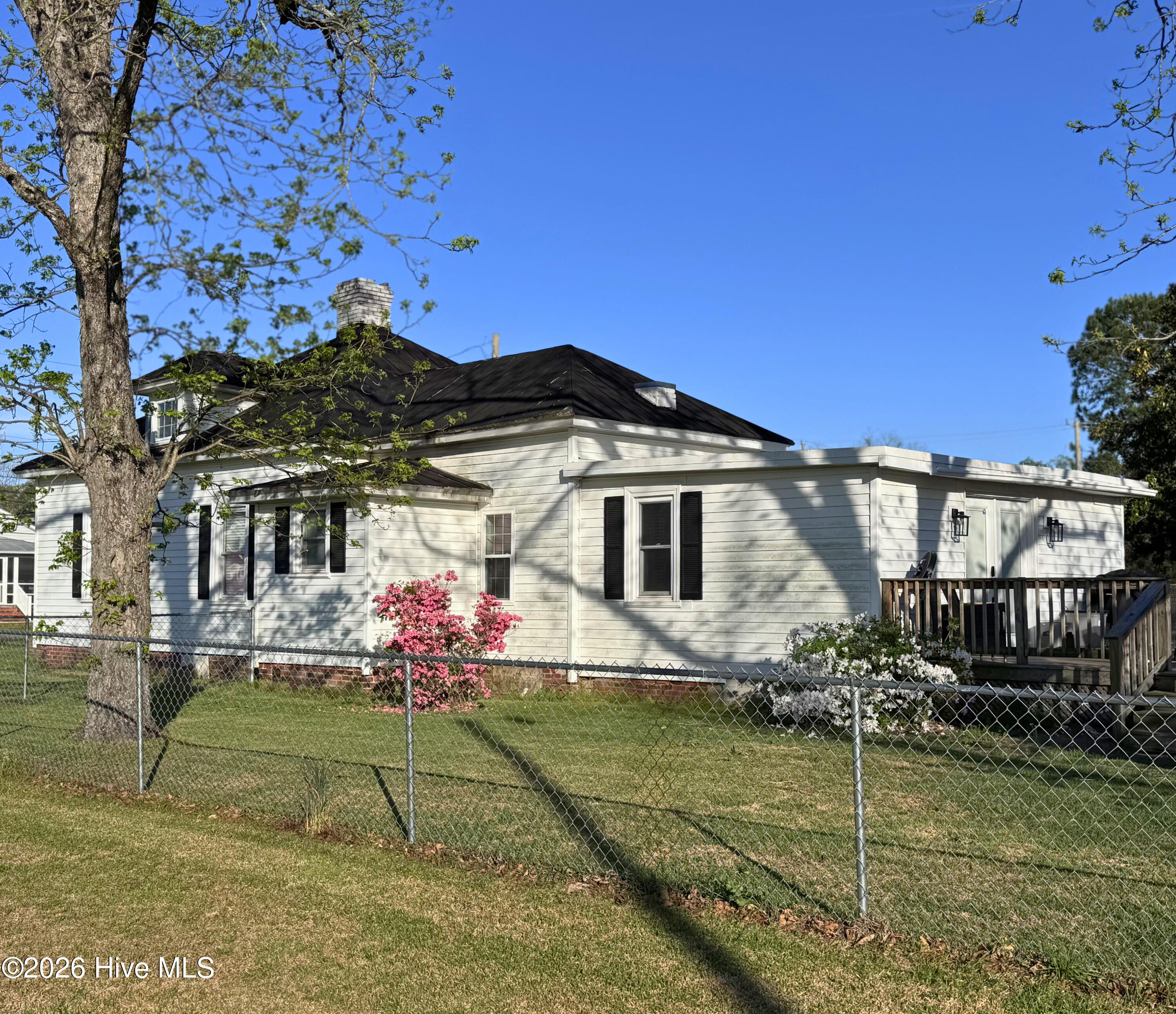3405 Oaks Road New Bern, NC 28560 - Photo 2 of 38 dff3a1e5-6641-4bb2-9d80-2b5d757e2e46