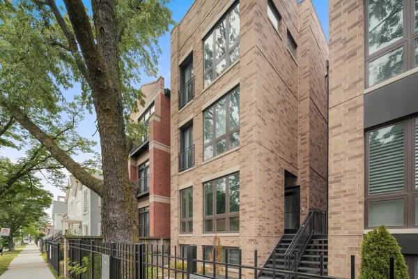 $875,000 | 1516 West Diversey Parkway, Unit 3, Chicago, IL 60614