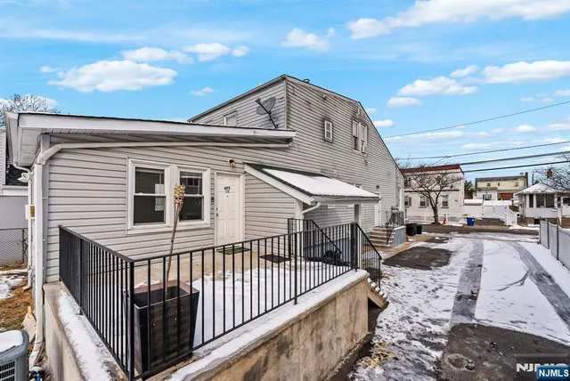 $2,400 | 14 Avenue A, Unit 1R, Lodi, NJ 07644