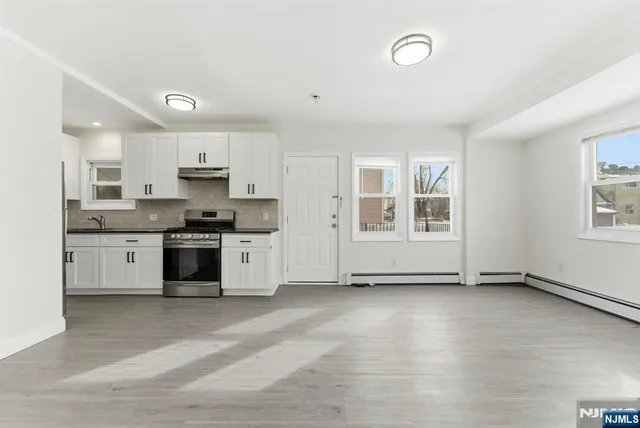 $2,400 | 14 Avenue A, Unit 1R, Lodi, NJ 07644