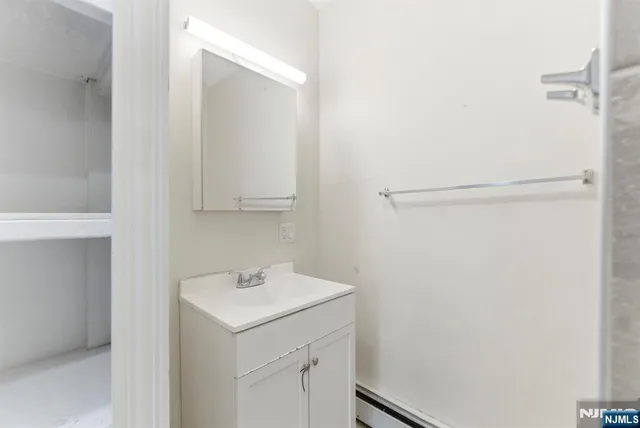 $2,400 | 14 Avenue A, Unit 1R, Lodi, NJ 07644