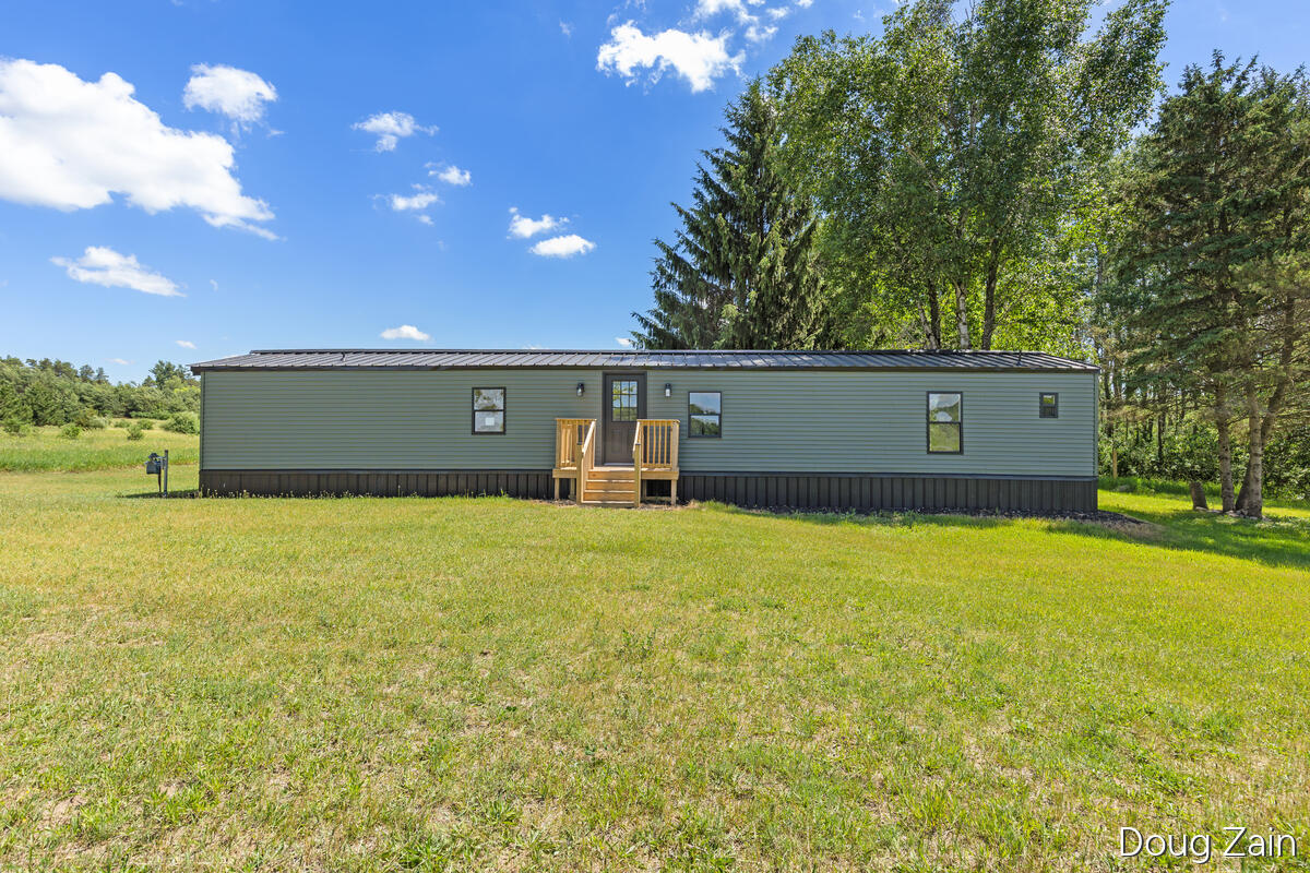 1595 North County Line Road Six Lakes, MI 48886 - Photo 27 of 33