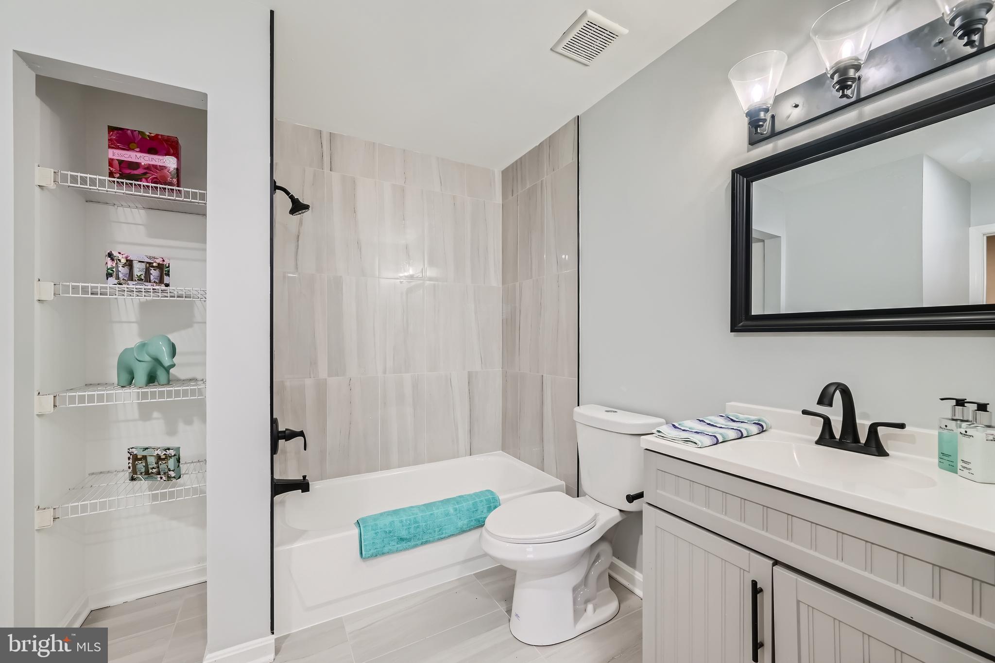 511 McManus Way, Unit T511 Towson, MD 21286 - Photo 17 of 28 Upper Level Bathroom