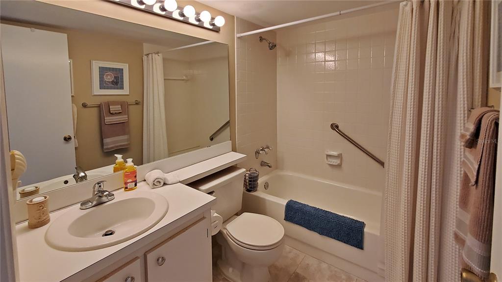 928 South Pine Ridge Circle Sanford, FL 32773 - Photo 14 of 22 a bathroom with a sink toilet and shower