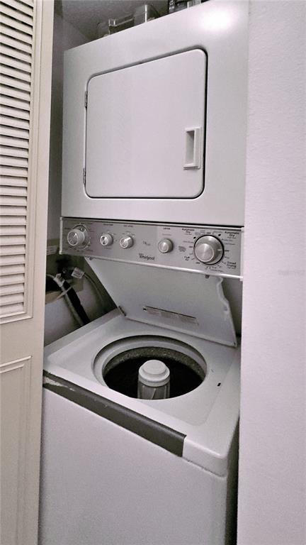 928 South Pine Ridge Circle Sanford, FL 32773 - Photo 19 of 22 a utility room with dryer and washer