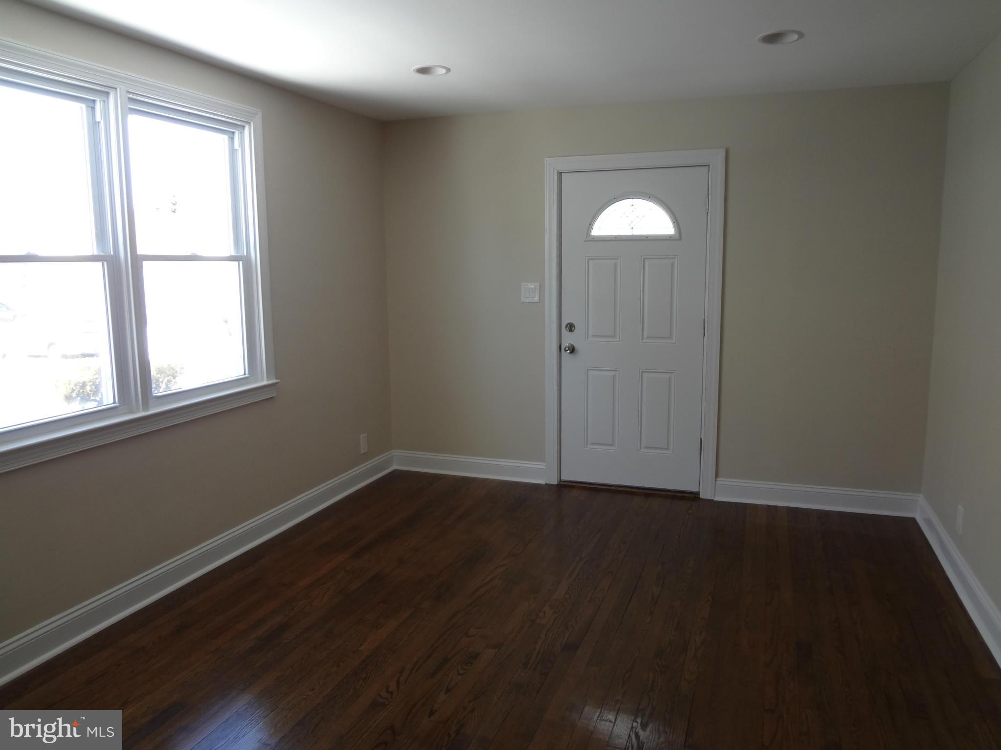 2517 Wentworth Road Baltimore, MD 21234 - Photo 20 of 30 Living Room