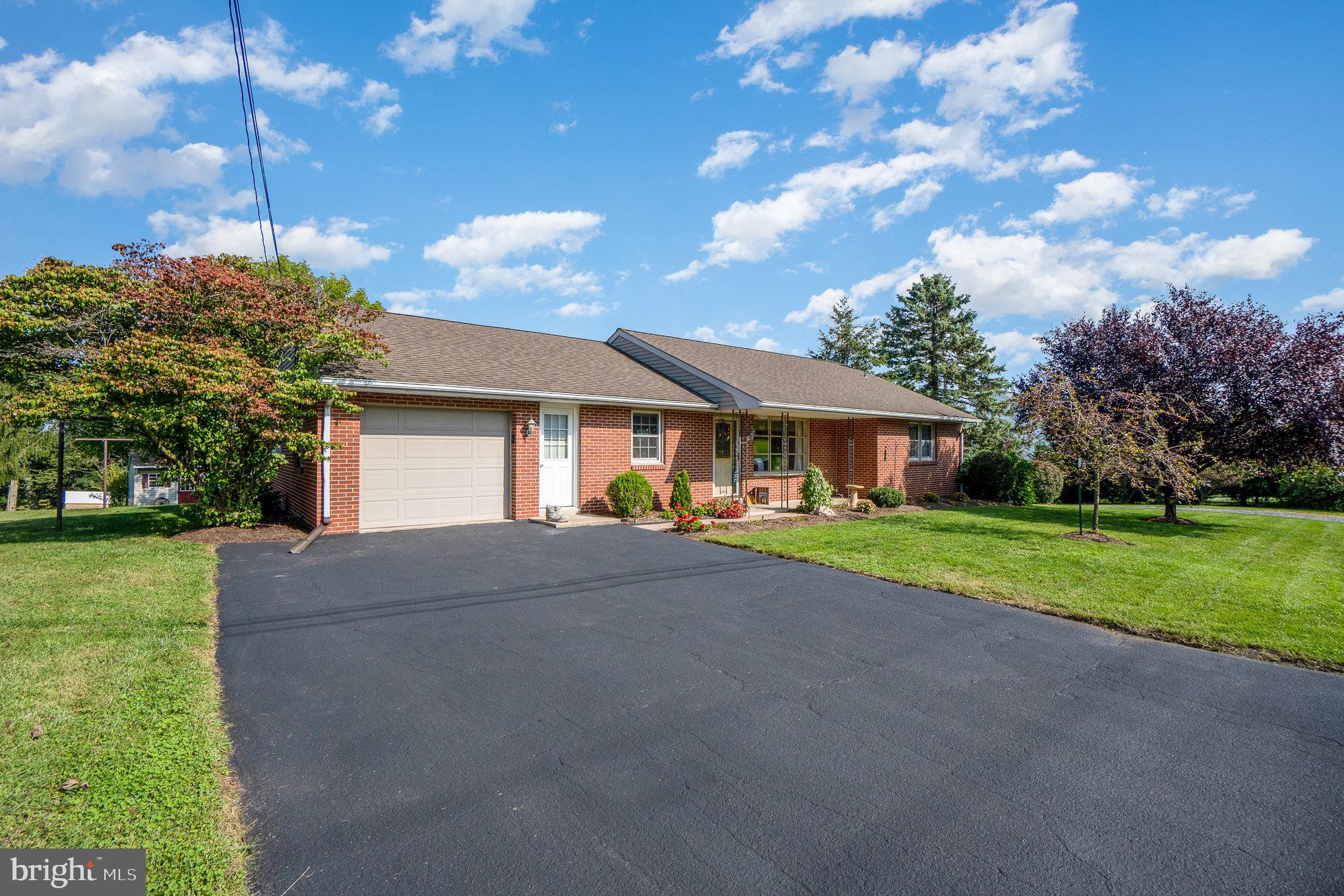 114 Snavely Mill Road Lititz, PA 17543 - Photo 2 of 38