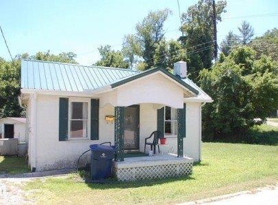 141 Lynnwood Road Middlesboro, KY 40965 - Photo 1 of 9 Primary Photo
