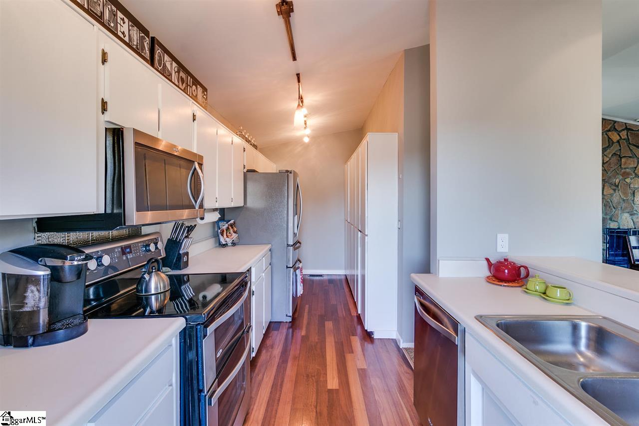 20 Altamont Forest Road Greenville, SC 29609 - Photo 12 of 31