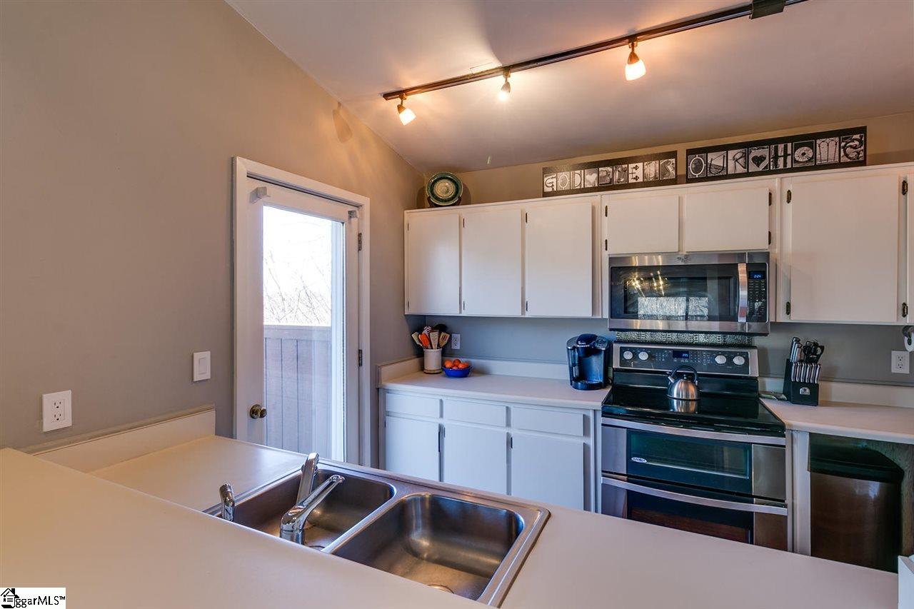 20 Altamont Forest Road Greenville, SC 29609 - Photo 10 of 31