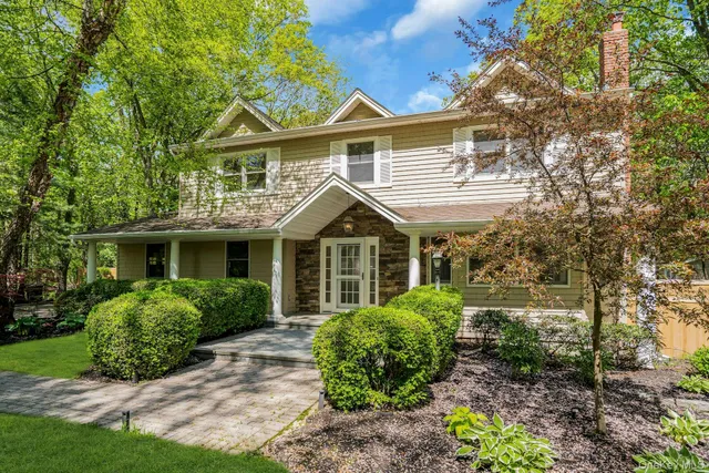 $1,649,000 | 7 McCulloch Drive, Dix Hills, NY 11746