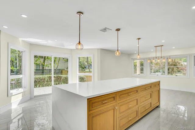 $1,649,000 | 7 McCulloch Drive, Dix Hills, NY 11746