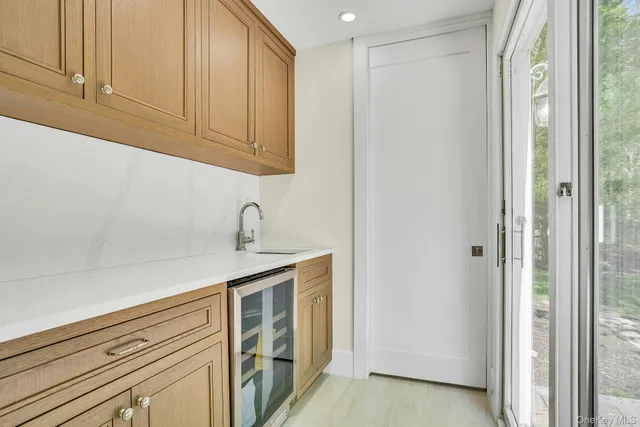 $1,649,000 | 7 McCulloch Drive, Dix Hills, NY 11746