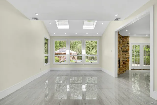 $1,649,000 | 7 McCulloch Drive, Dix Hills, NY 11746