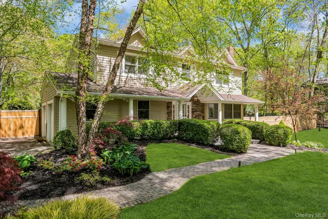 $1,649,000 | 7 McCulloch Drive, Dix Hills, NY 11746