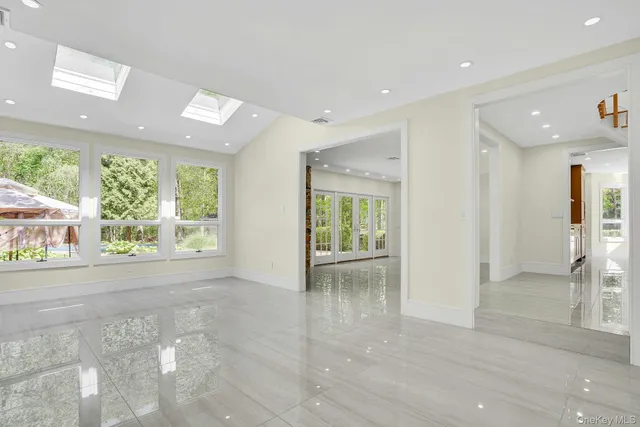 $1,649,000 | 7 McCulloch Drive, Dix Hills, NY 11746