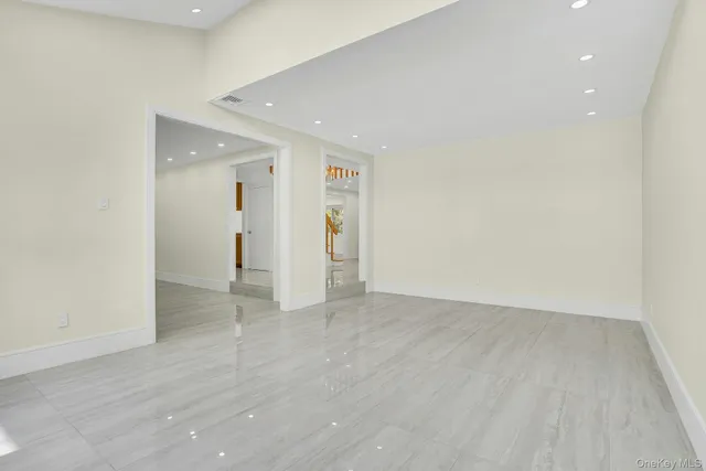 $1,649,000 | 7 McCulloch Drive, Dix Hills, NY 11746