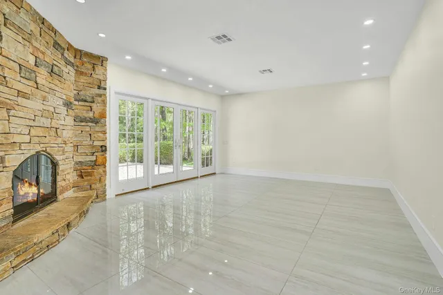 $1,649,000 | 7 McCulloch Drive, Dix Hills, NY 11746