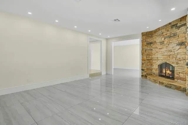 $1,649,000 | 7 McCulloch Drive, Dix Hills, NY 11746