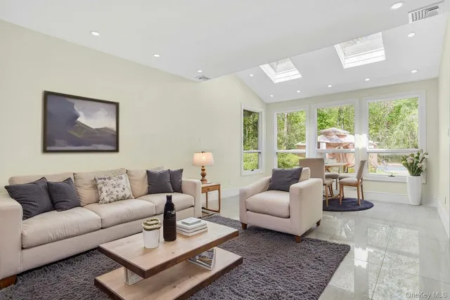 $1,649,000 | 7 McCulloch Drive, Dix Hills, NY 11746