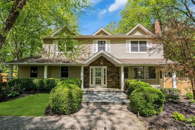 $1,649,000 | 7 McCulloch Drive, Dix Hills, NY 11746