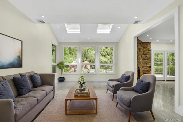 $1,649,000 | 7 McCulloch Drive, Dix Hills, NY 11746