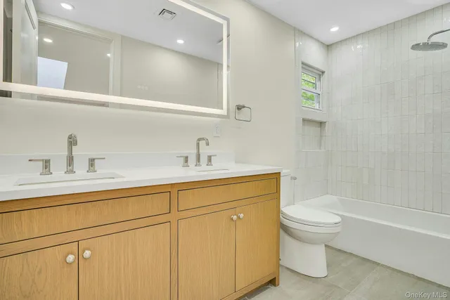 $1,649,000 | 7 McCulloch Drive, Dix Hills, NY 11746