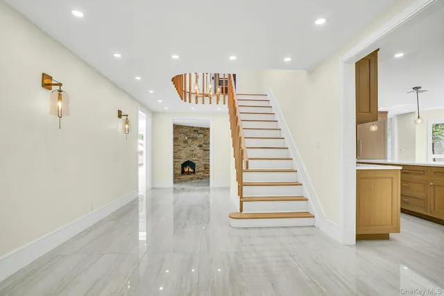 $1,649,000 | 7 McCulloch Drive, Dix Hills, NY 11746