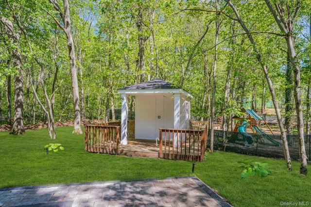 $1,649,000 | 7 McCulloch Drive, Dix Hills, NY 11746