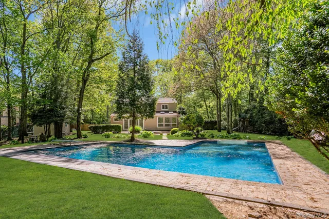 $1,649,000 | 7 McCulloch Drive, Dix Hills, NY 11746