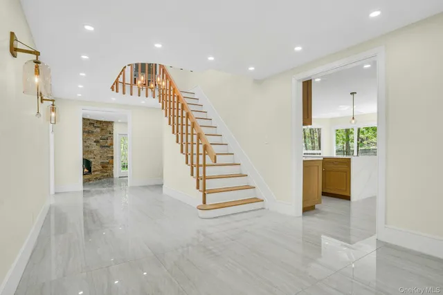 $1,649,000 | 7 McCulloch Drive, Dix Hills, NY 11746