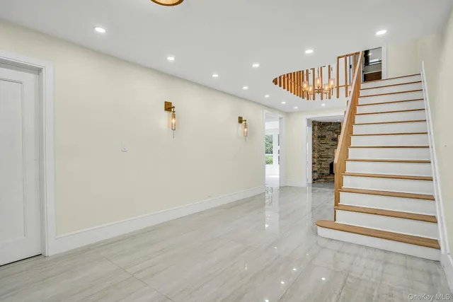 $1,649,000 | 7 McCulloch Drive, Dix Hills, NY 11746