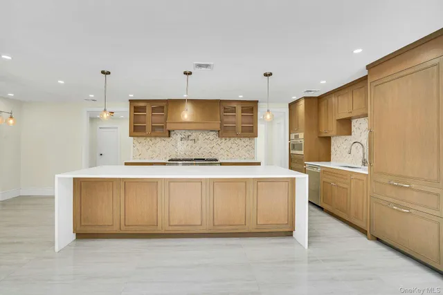 $1,649,000 | 7 McCulloch Drive, Dix Hills, NY 11746