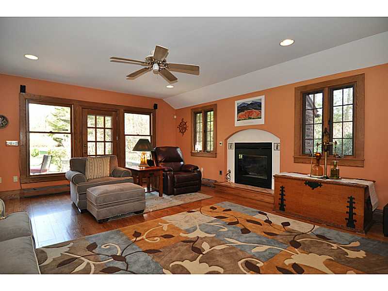 360 Washington Road Barrington, RI 02806 - Photo 10 of 24 Den/Family/Great Room.