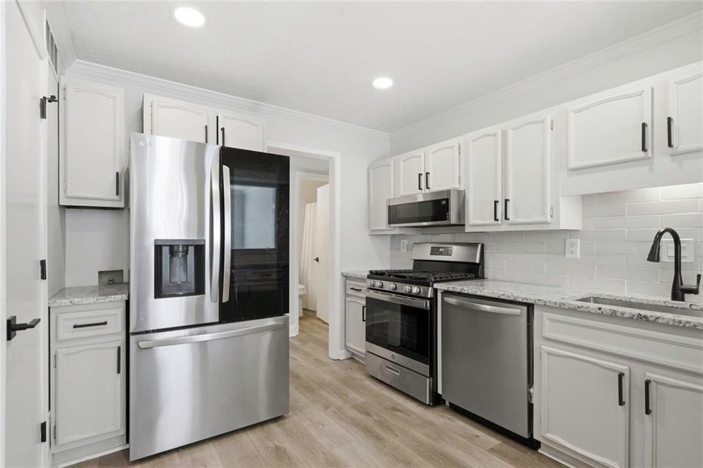 402 Countryside Place, Unit 402 Smyrna, GA 30080 - Photo 30 of 55 a kitchen with stainless steel appliances granite countertop a refrigerator stove and sink