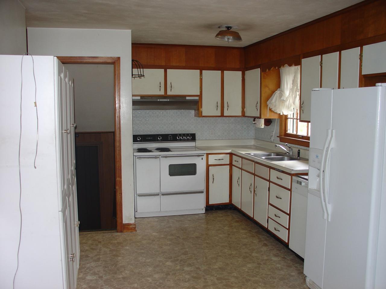 1750 Glendon Road Salem, VA 24153 - Photo 3 of 6 Eat- In Ktichen