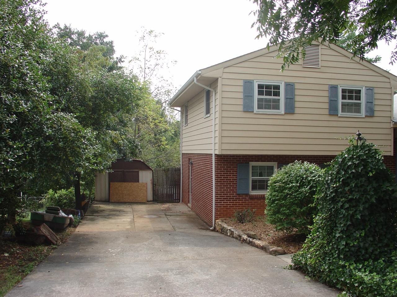 1750 Glendon Road Salem, VA 24153 - Photo 5 of 6 Paved Driveway