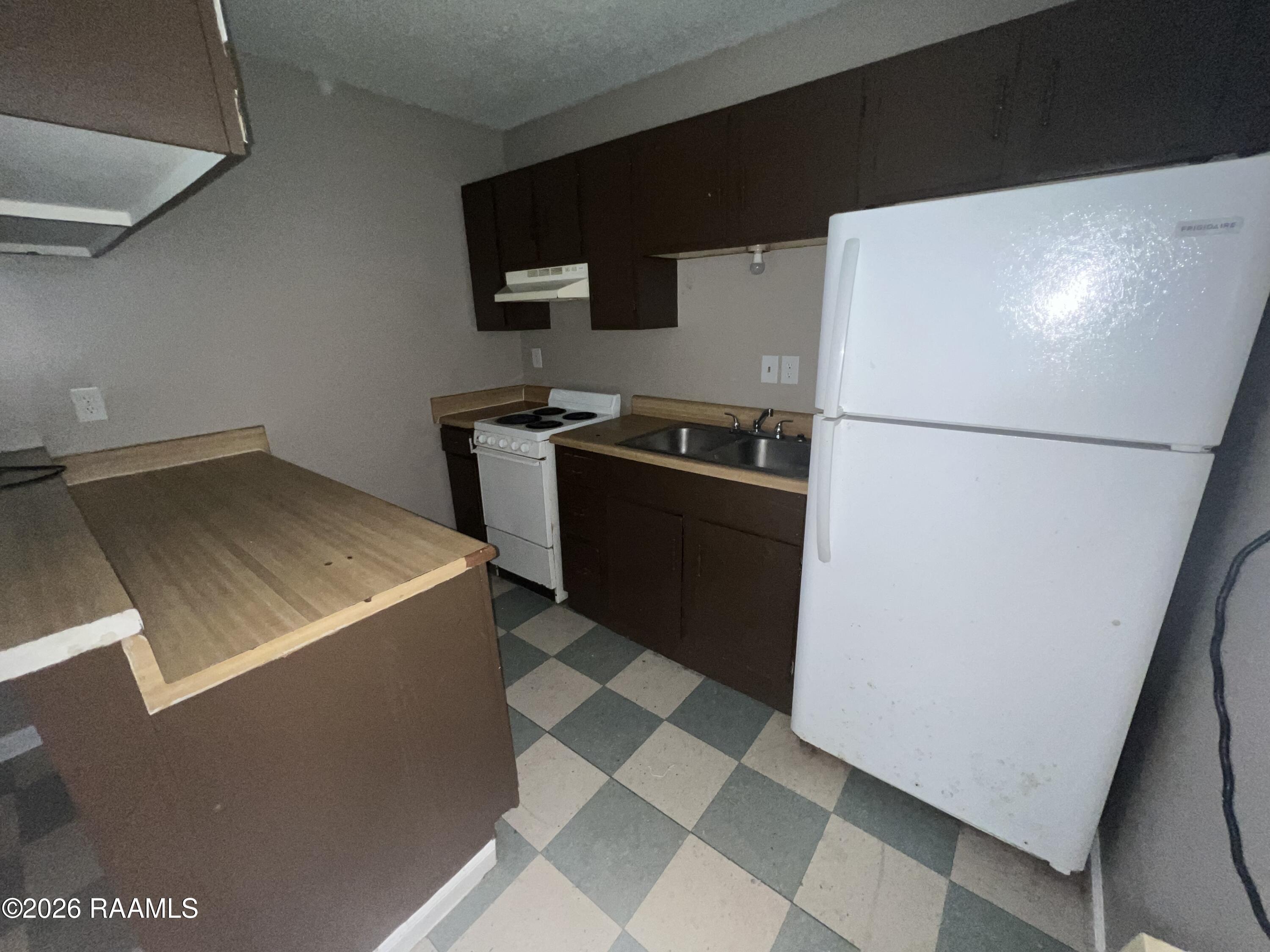 118 Marigny Circle, Unit B Duson, LA 70529 - Photo 2 of 9 Kitchen
