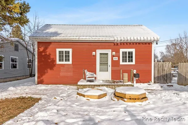 $184,900 | 1510 West Stewart Street, Owosso, MI 48867