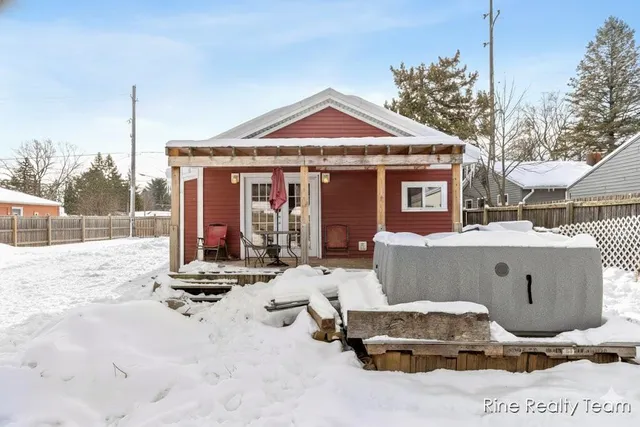 $189,900 | 1510 West Stewart Street, Owosso, MI 48867