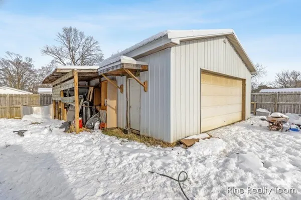 $184,900 | 1510 West Stewart Street, Owosso, MI 48867