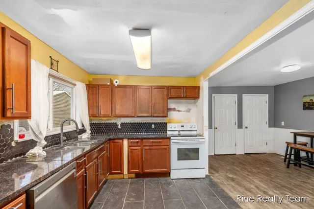 $189,900 | 1510 West Stewart Street, Owosso, MI 48867