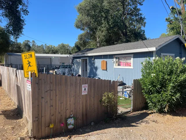 a view of a house with a backyard