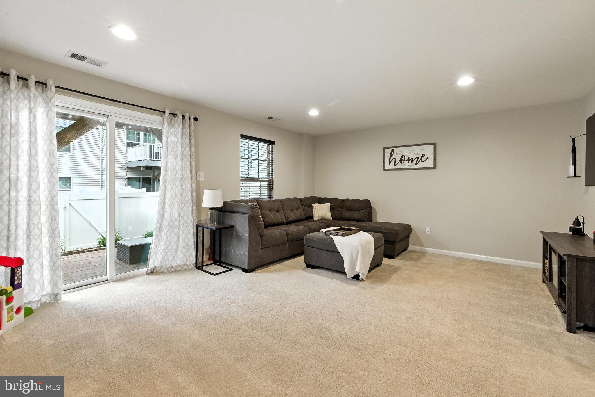 1036 Noble Place Sewell, NJ 08080 - Photo 3 of 23 Entry Level