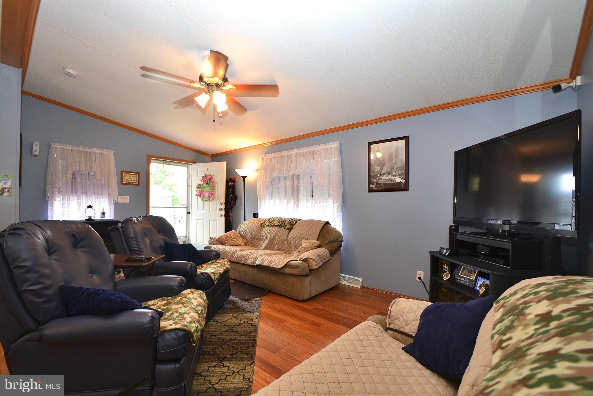 3510 Wagon Train Road Baltimore, MD 21220 - Photo 5 of 30 Living Room