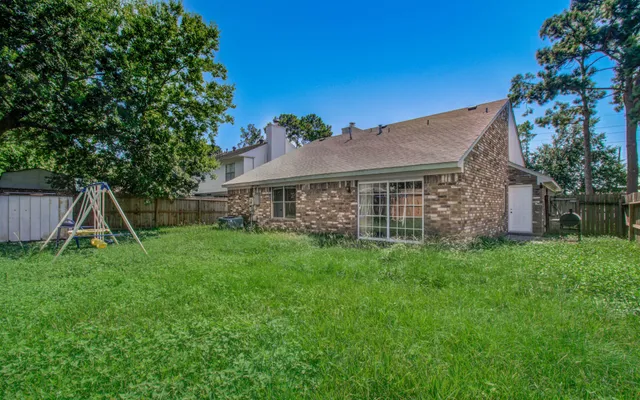 a view of a house with a backyard