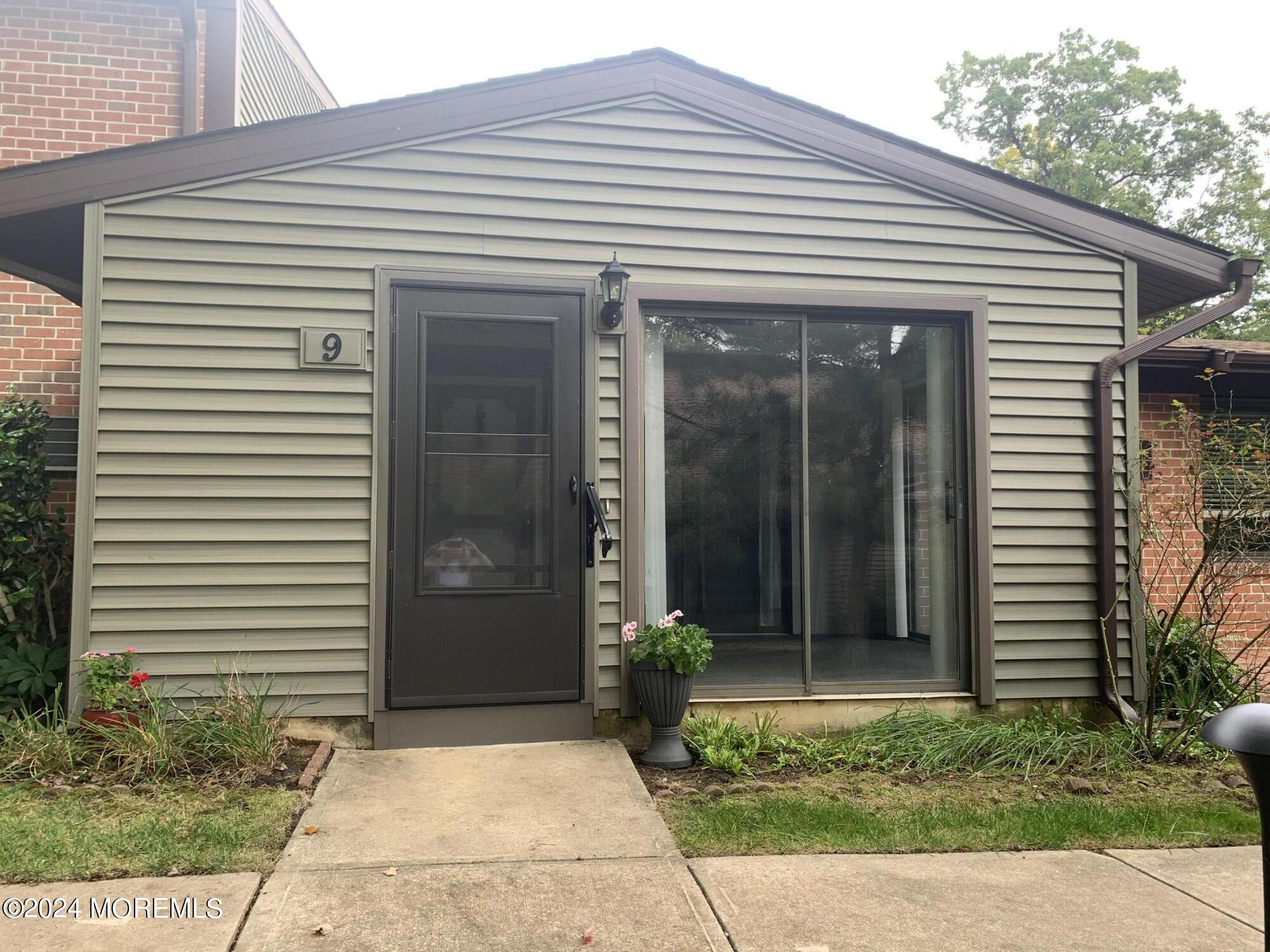 9 Western Reach Red Bank, NJ 07701 - Photo 1 of 38 IMG_6734