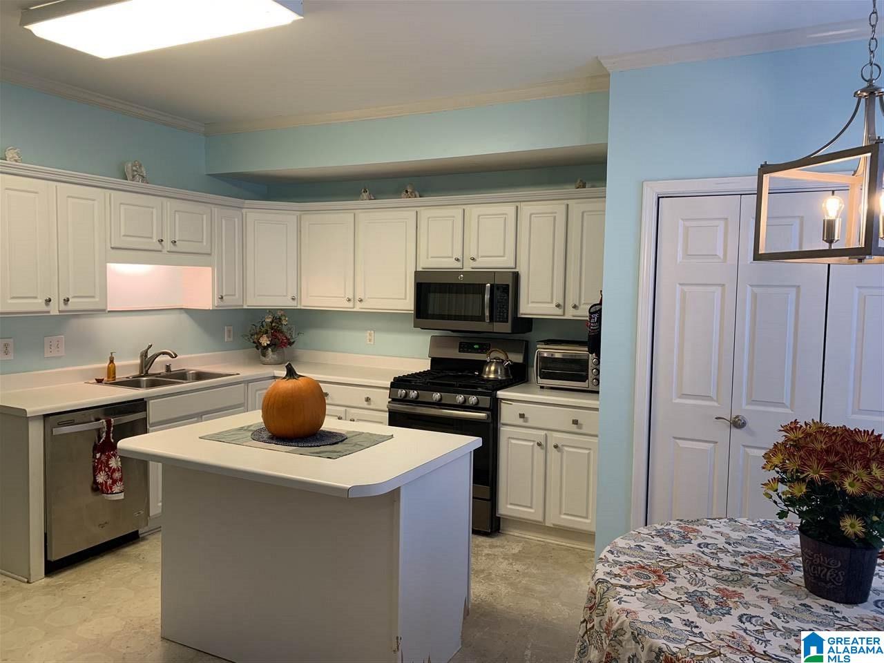 537 Treymoor Lake Circle Alabaster, AL 35007 - Photo 4 of 12