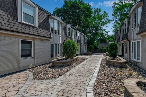 $274,000 | 32 Bernhardt Drive, Unit 5, Amherst, NY 14226